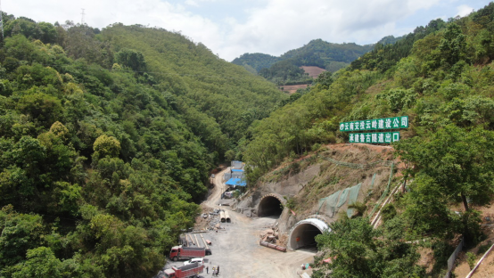 師宗至丘北高速公路建設(shè)協(xié)調(diào)領(lǐng)導(dǎo)小組召開項目征地協(xié)調(diào)工作現(xiàn)場推進(jìn)會782.png